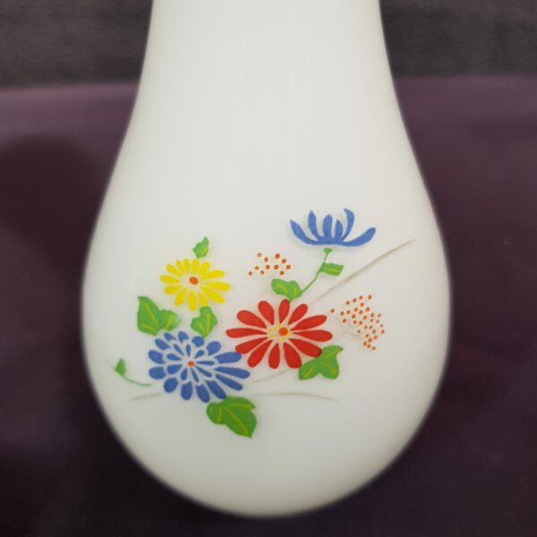 petit vase verre blanc decor fleurs brocante vintage decovintage 1 scaled