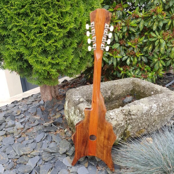 ukulele tahitien en bois merveille et bout de chandelle 2