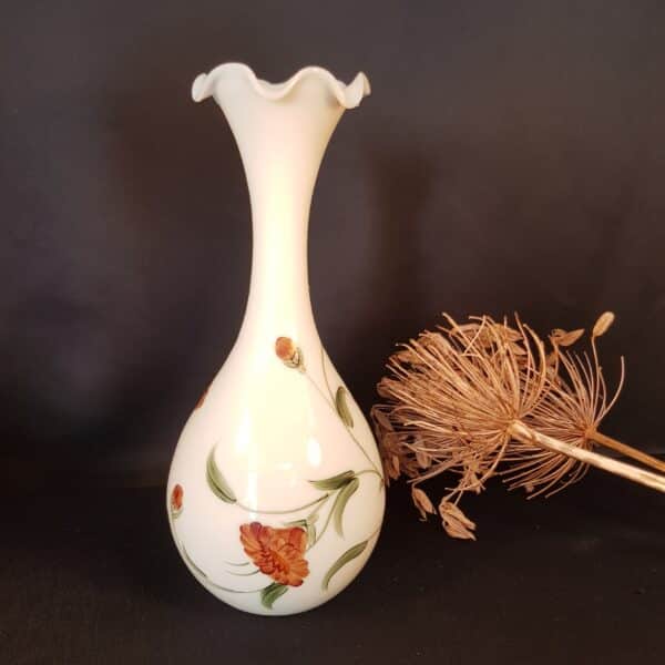 vase opaline blanche fleurs merveille et bout de chandelle 1