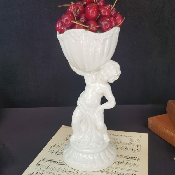 vase statut blanc cherubin merveille et bout de chandelle 1 1 scaled